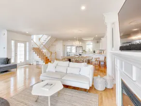 Crystal Beach Waterfront Beach House - Image 5