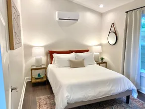 Modern guesthouse in downtown TR - Image 4