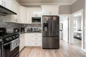 Cheerful 3 Bedroom Condo *mostly private in DT SF - Image 3