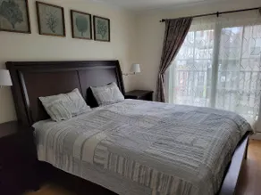 Spacious & Pet-Friendly Modern Home in Charlestown - Image 3
