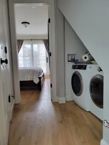 Spacious & Pet-Friendly Modern Home in Charlestown - Image 5