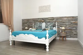 CHARMING LAKEFRONT APARTMENT - Image 2