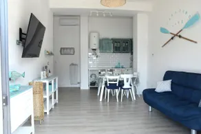 CHARMING LAKEFRONT APARTMENT - Image 3