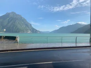 CHARMING LAKEFRONT APARTMENT - Image 4