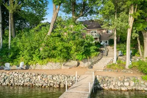 Lakefront Oasis: Hot Tub & Private Beach - Image 4