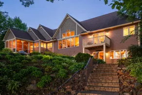 Lakefront Oasis: Hot Tub & Private Beach - Image 2