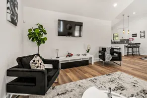 Spacious -4 bedroom with private basement suite’ - Image 5