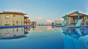 Imbassaí Oahu rustic comfort ocean view pools - Image 3