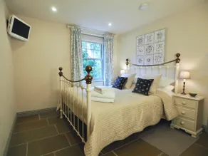 Moxby Priory Cottage - Image 3