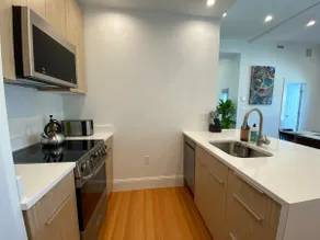 Modern Downtown Salem 3 Bedroom | Park & Play - Image 3