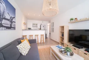 Elegant 1BR near city center • walkable - Image 3