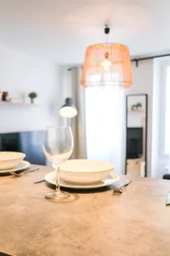 Elegant 1BR near city center • walkable - Image 5