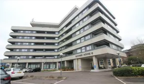 Luxury 1 Bedroom Apartment with Parking - Image 3