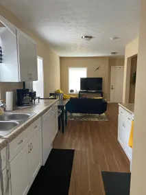 Handy Hospitality Cottage Downtown - Image 3