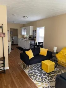 Handy Hospitality Cottage Downtown - Image 4