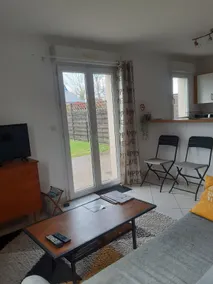 Apartment – house with enclosed garden, quiet. - Image 2