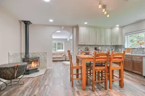 Cheerful Mt. Si Cottage with AC and Fireplace! - Image 4