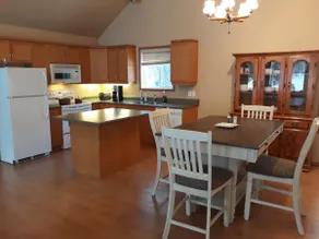 3 Bedroom Cottage - Sunroom + Patio + Fire Pit - Image 3
