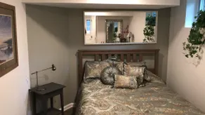 Charming 1-bedroom suite with indoor fireplace - Image 2