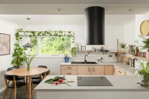 Central Truro house with parking - Image 5