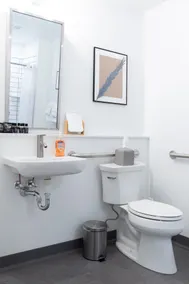 The Rosalie Suite 3, Steps from Norfolks Hospitals - Image 4
