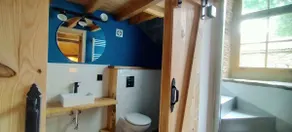 Quadruple room with bathroom in restored farmhouse - Image 5