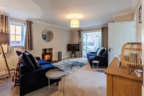 Unique, modern 2 bedroom detached home - Image 2