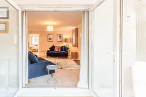 Unique, modern 2 bedroom detached home - Image 4