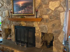 1880 Country Farmhouse-Quiet-Lake-Hunt-Pets-HotTub - Image 2