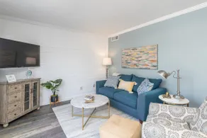 Spotless Stylish 1 Bedroom Condo Steps to Beach & Pool - Image 4