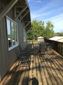 Roomy 3 bedroom cabin with fireplace on the river - Image 2