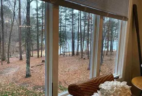 Peaceful Lakefront Retreat - Image 4
