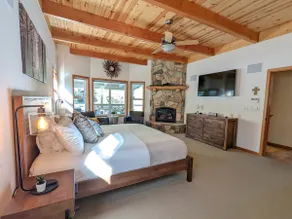*BLUEBIRD RIDGE* POOL TBL, HUGE DECK, KID FRIENDLY - Image 3
