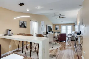 Stunning chic 2 bedroom townhouse. With hot Tub! - Image 4