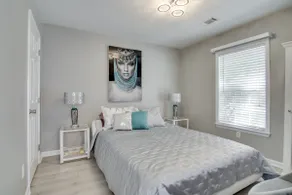 Stunning chic 2 bedroom townhouse. With hot Tub! - Image 2