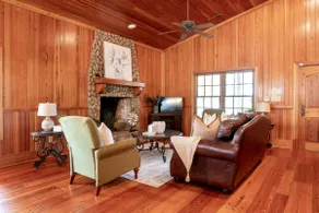 Monroe Gaines Cabin at Resora - Image 2