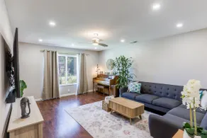 Central Family Home near Tesla, Shops and Parks - Image 4