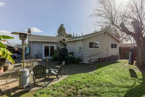 Central Family Home near Tesla, Shops and Parks - Image 5