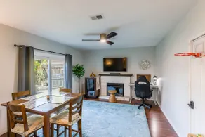 Central Family Home near Tesla, Shops and Parks - Image 3