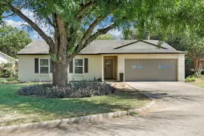 🤩 Stunning Flower Mound Retreat, sleeps 7 - Image 2
