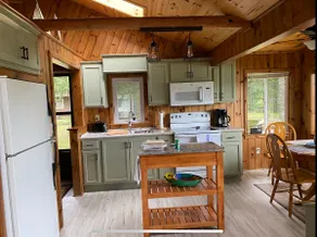 Adorable 2 bedroom cabin on private lake! - Image 4