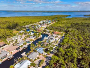 Seaside Villa Destin - Single home with privat pool in the heart of Pine island - Image 3