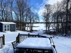 Lakefront-Firepit-snowmobile trails-ice fishing - Image 4