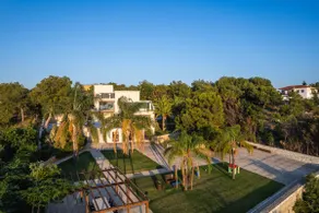 8BR Twin-Villa Retreat in Lush Gardens by etouri - Image 2