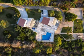 8BR Twin-Villa Retreat in Lush Gardens by etouri - Image 4