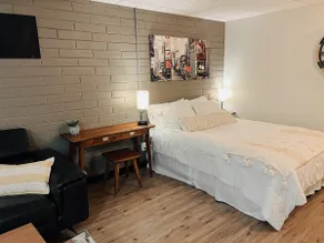Cozy urban styled studio in the heart of Deland. - Image 4