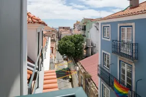 Tastefully Decorated Apartment in Bairro Alto - Image 3