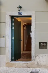 Tastefully Decorated Apartment in Bairro Alto - Image 4