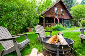 Authentic Log Cabin, Short walk to Lake & Hideout - Image 2