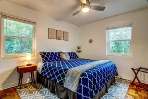 Gator Gameday Base | Sleeps 8 | Walk to Downtown - Image 5